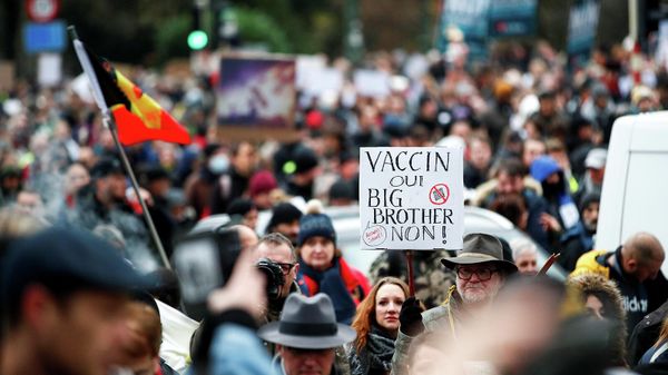 Демонстранты протестуют против введенных правительством Бельгии ограничений для сдерживания распространения коронавирусной болезни (5 декабря 2021). Брюссель - Sputnik Армения