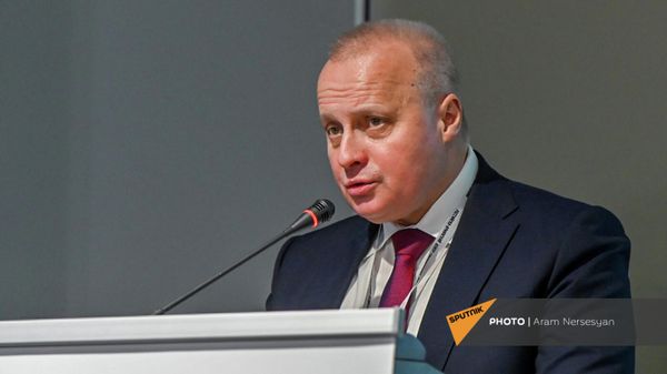Посол РФ в Армении Сергей Копыркин на международной научно-практической конференции Исторический опыт Спитакского землетрясения. современные технологии сейсмической безопасности (6 декабря 2021). Еревaн - Sputnik Армения