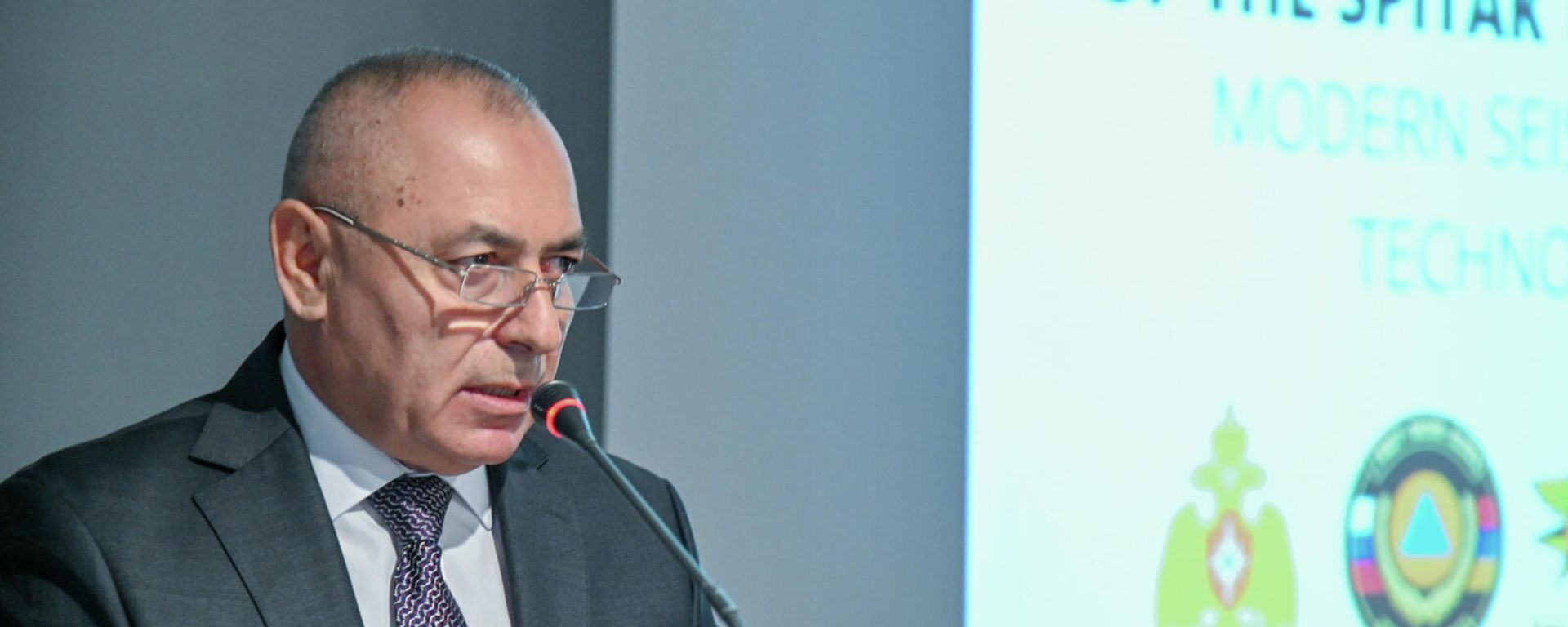 Министр по чрезвычайным ситуациям Андраник Пилоян на международной научно-практической конференции Исторический опыт Спитакского землетрясения. современные технологии сейсмической безопасности (6 декабря 2021). Еревaн - Sputnik Армения, 1920, 06.12.2021