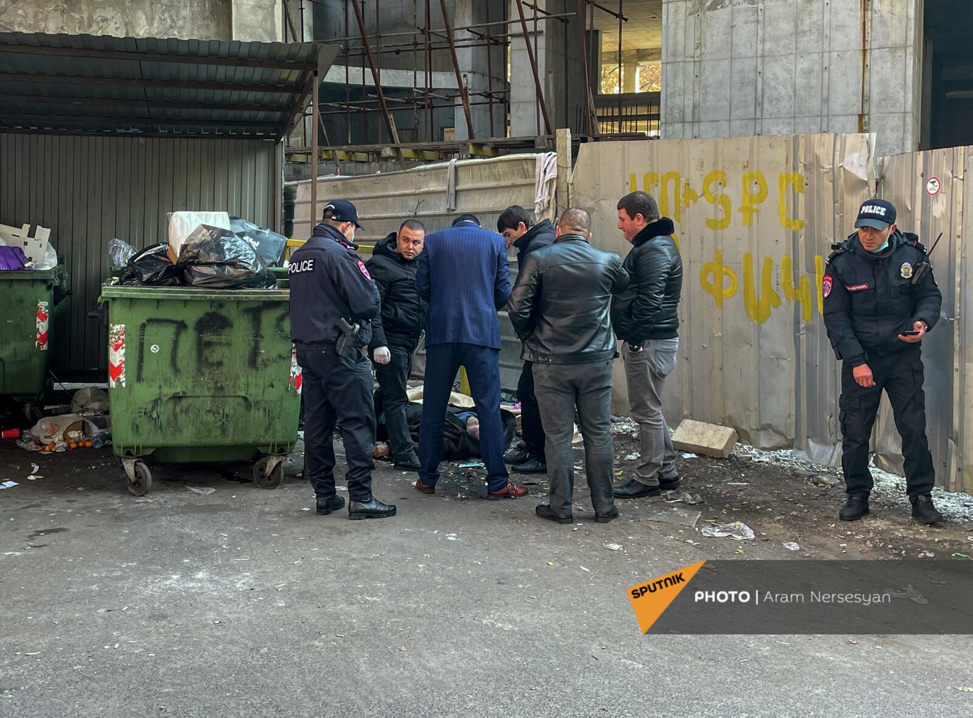 Երևանի կենտրոնում տղամարդու դիակ է հայտնաբերվել. կադրեր դեպքի վայրից - Sputnik Արմենիա, 1920, 06.12.2021