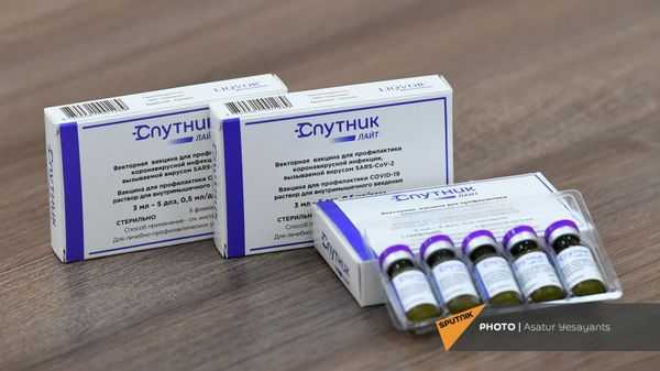 Ампулы вакцины местного производства Спутник Лайт - Sputnik Армения