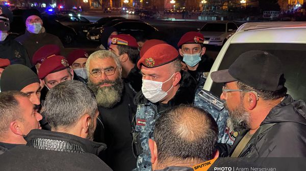 Акция протеста у здания Правительства на площади Республики (7 декабря 2021). Еревaн - Sputnik Արմենիա