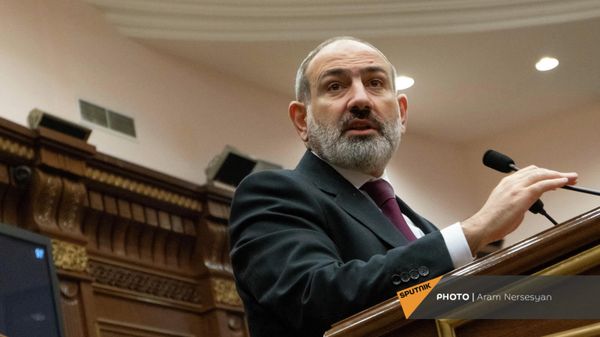 Никол Пашинян во время выступления на заседании НС (8 декабря 2021). Еревaн - Sputnik Армения