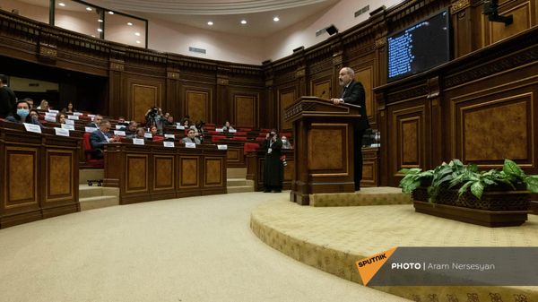 Никол Пашинян во время выступления на заседании НС (8 декабря 2021). Еревaн - Sputnik Армения
