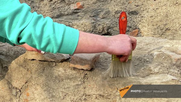 Археологическая экспедиция ведет раскопки в Детском парке им. Кирова в Ереване - Sputnik Армения