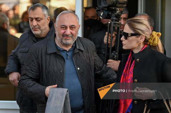 Արմեն Չարչյանը կնոջ հետ։ - Sputnik Արմենիա