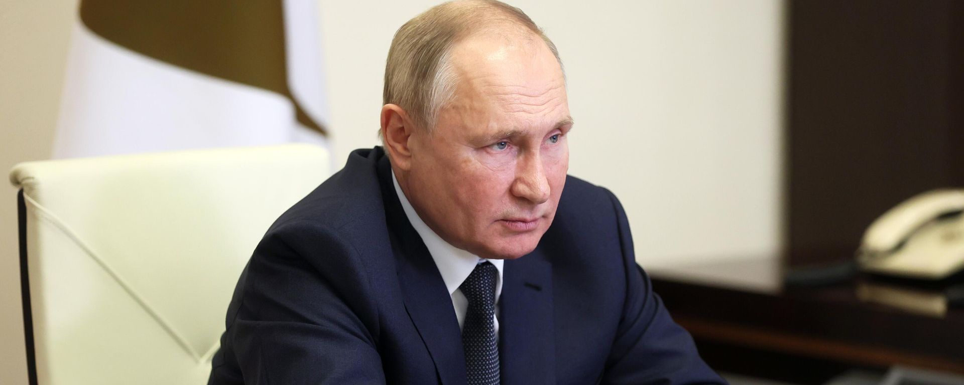 Президент РФ Владимир Путин принимает участие в режиме видеоконференции в заседании Высшего Евразийского экономического совета - Sputnik Армения, 1920, 12.12.2021