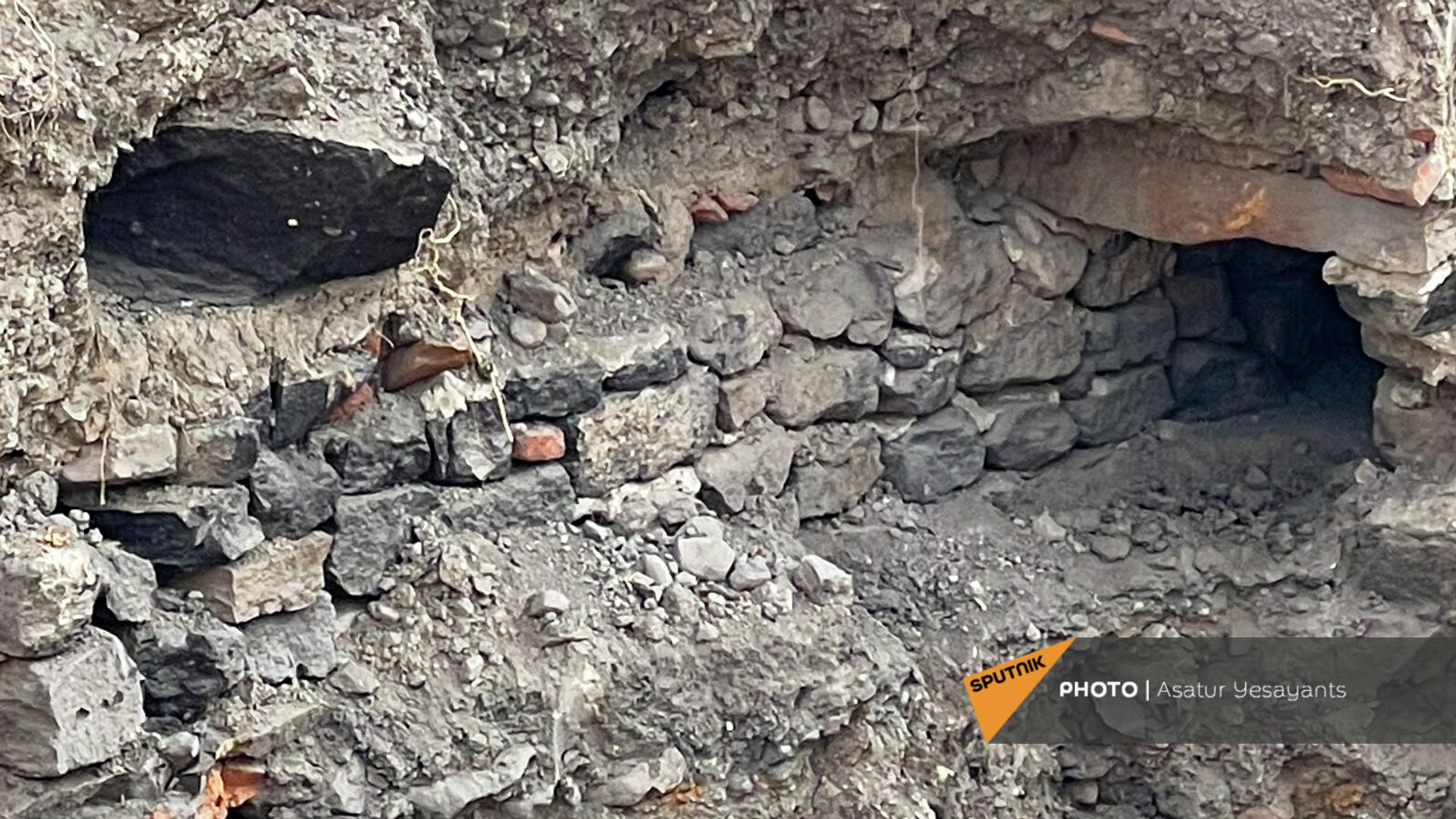 Археологические раскопки в Детском парке им. Кирова в Ереване Археологические раскопки в Детском парке им. Кирова в Ереване - Sputnik Армения, 1920, 12.12.2021