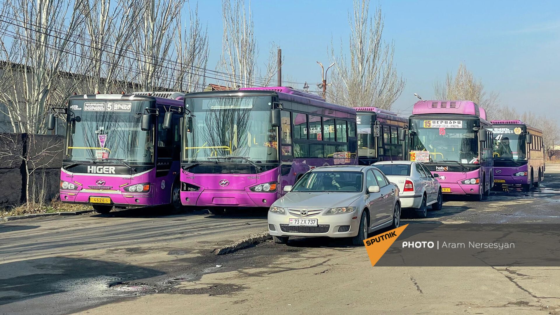 Бойкот водителей автобусов перед автобусным парком (13 декабря 2021). Еревaн Бойкот водителей автобусов перед автобусным парком (13 декабря 2021). Еревaн - Sputnik Армения, 1920, 13.12.2021