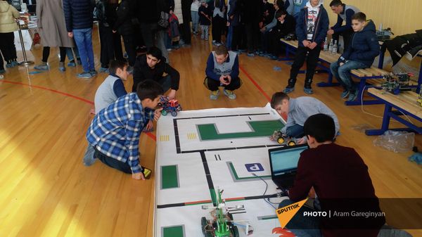 ArmRobotics ռոբոտատեխնիկայի հանրապետական դպրոցական մրցույթ Երևանում - Sputnik Արմենիա