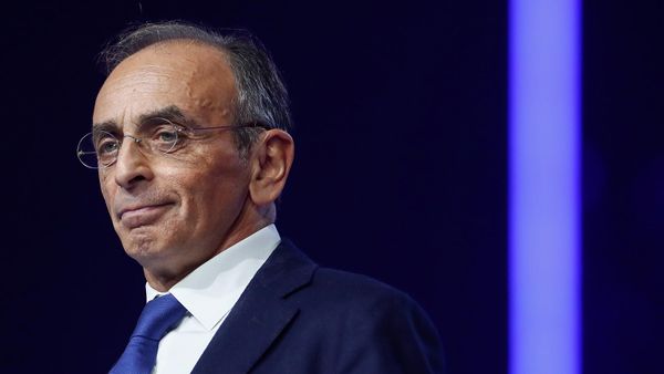 Кандидат в президенты Франции в 2022 году Эрик Земмур на митинге политической кампании (5 декабря 2021). Вильпент - Sputnik Армения