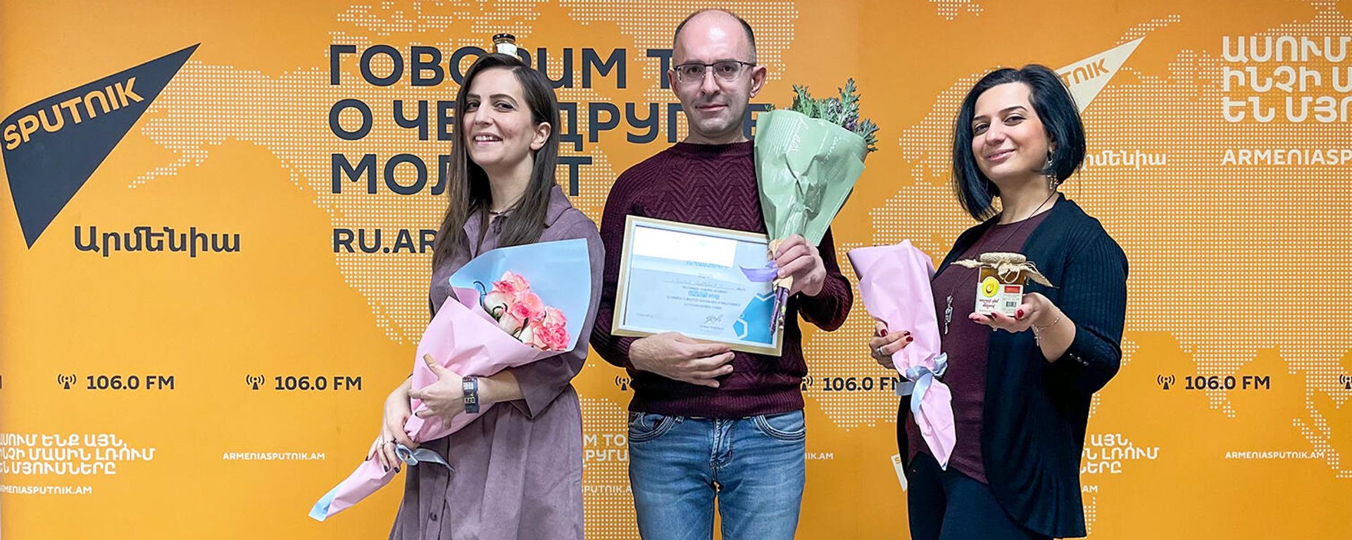 Сотрудники Sputnik Армения, занявшие второе место на конкурсе Пчела – армянский для всех - Sputnik Армения, 1920, 14.12.2021