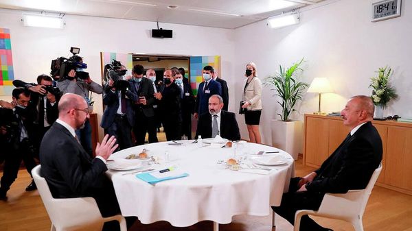 Трехсторонняя встреча премьер-министра РА Никола Пашиняна, председателя ЕС Шарля Мишеля и президента Азербайджана Ильхама Алиева (14 декабря 2021). Брюссель - Sputnik Армения