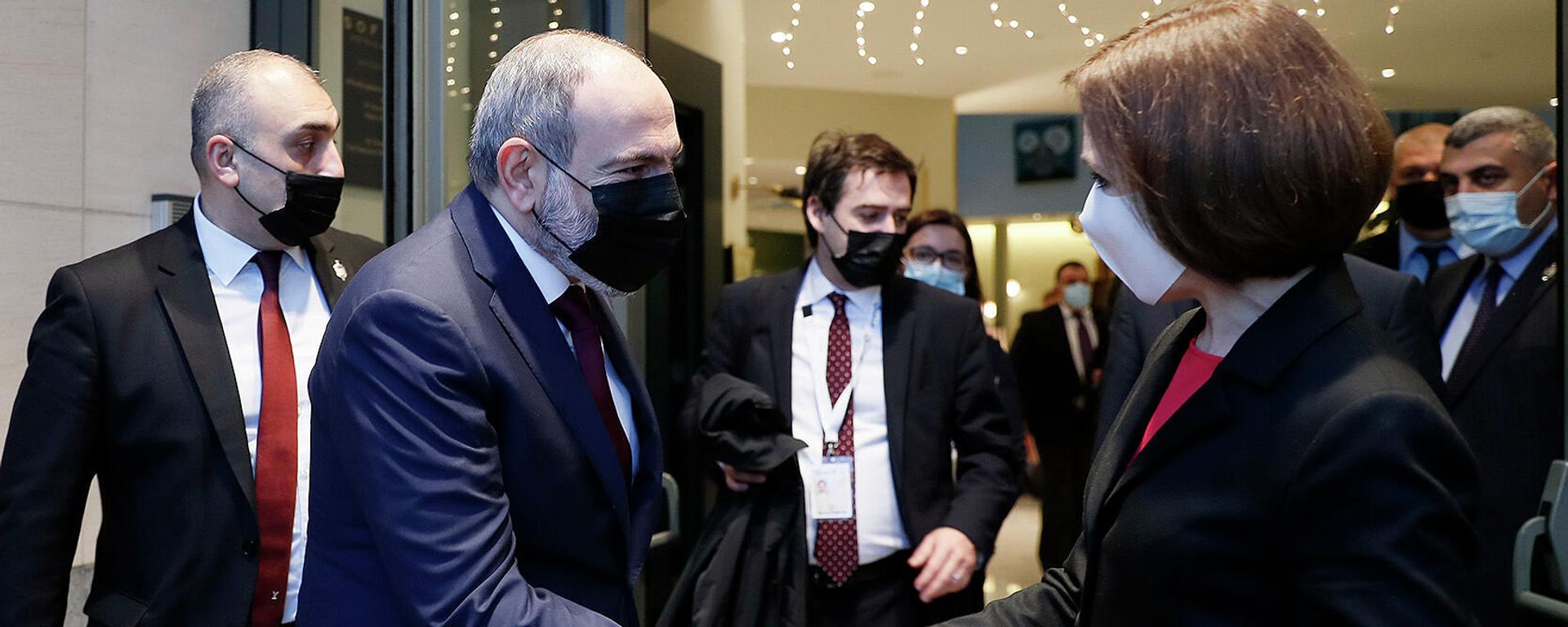 Премьер-министр Никол Пашинян встретился с президентом Молдовы Майей Санду в рамках саммита Восточного партнерства (15 декабря 2021). Брюссель - Sputnik Армения, 1920, 15.12.2021