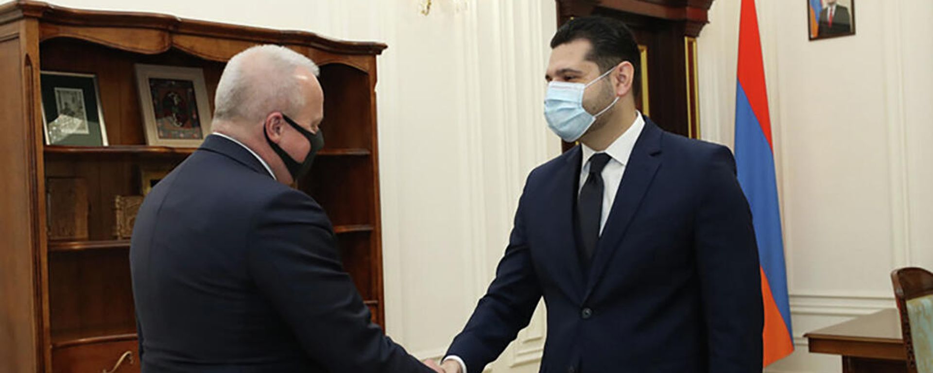 Вице-премьер Амбарцум Матевосян принял посла России в Армении Сергея Копыркина (16 декабря 2021). Еревaн - Sputnik Армения, 1920, 16.12.2021