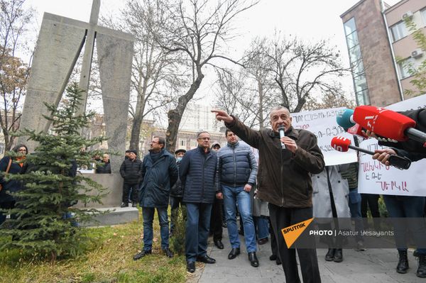Բողոքի ակցիա ԲԴԽ շենքի մոտ - Sputnik Արմենիա