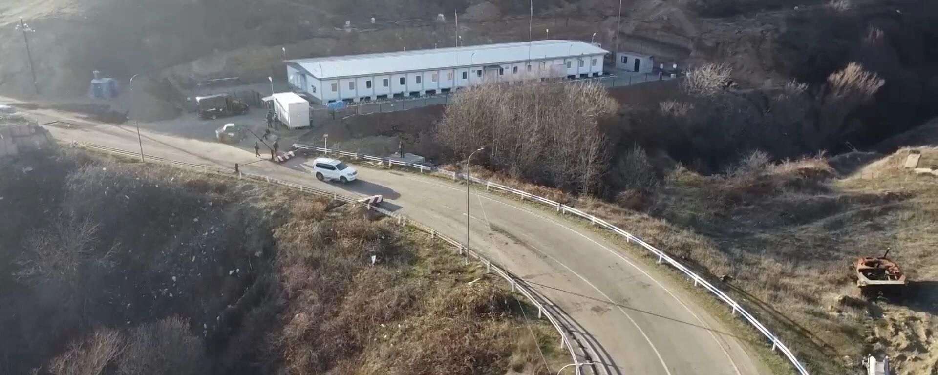 Ավելի քան 400 մեքենայի անվտանգ երթևեկն ապահովել են Արցախում տեղակայված խաղաղապահները Ավելի քան 400 մեքենայի անվտանգ երթևեկն ապահովել են Արցախում տեղակայված խաղաղապահները - Sputnik Արմենիա, 1920, 18.12.2021