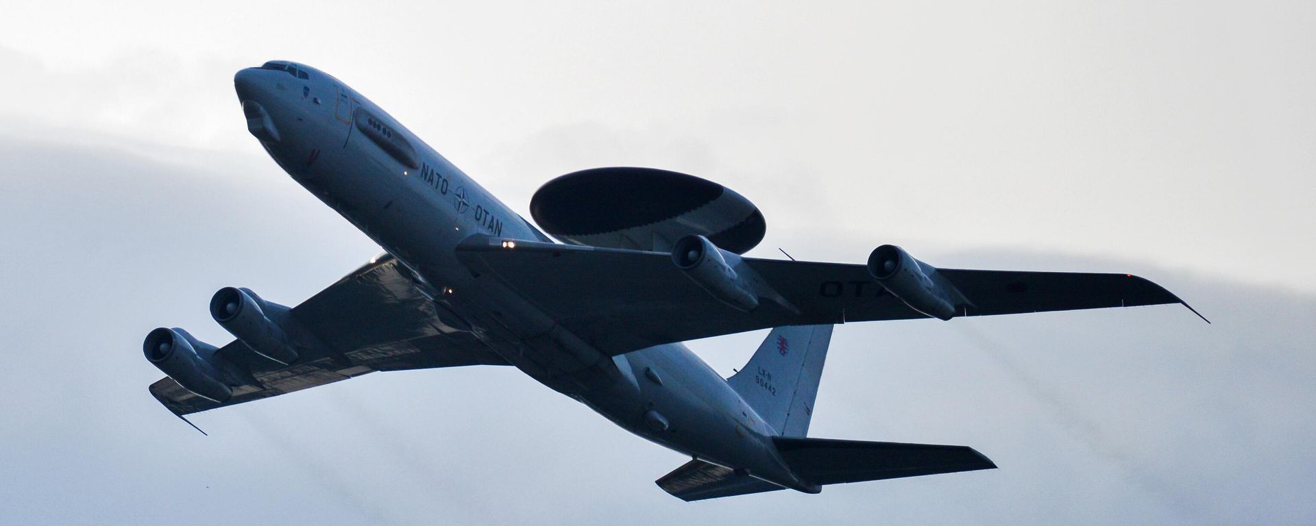 Самолёт Boeing E-3A Sentry  - Sputnik Армения, 1920, 18.12.2021