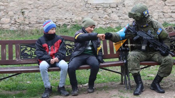 Российские миротворцы сопровождают паломников в монастырский комплекс Амарас - Sputnik Армения