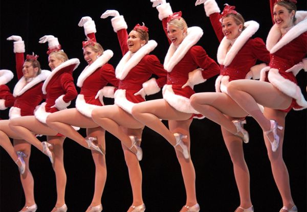 Нью-йоркский женский танцевальный коллектив The Rockettes во время выступления в Бостоне. - Sputnik Армения