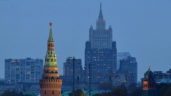 Вид на здание МИД России и башни Кремля - Sputnik Армения