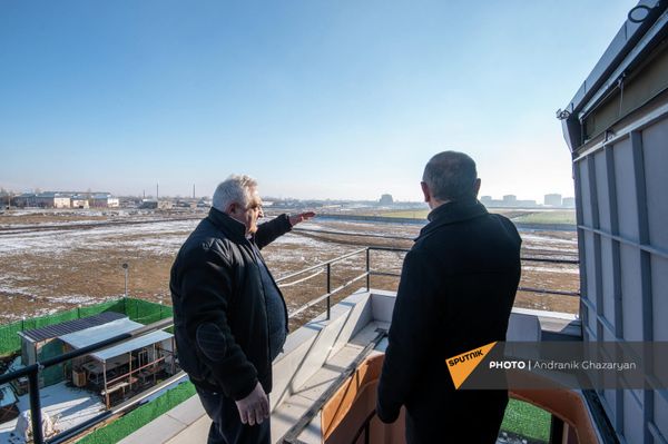 Հրանտ Պետրոսյանը ցույց է տալիս Գյումրի Սպորտ Սիթի մարզական քաղաքը Հրանտ Պետրոսյանը ցույց է տալիս Գյումրի Սպորտ Սիթի մարզական քաղաքը - Sputnik Արմենիա