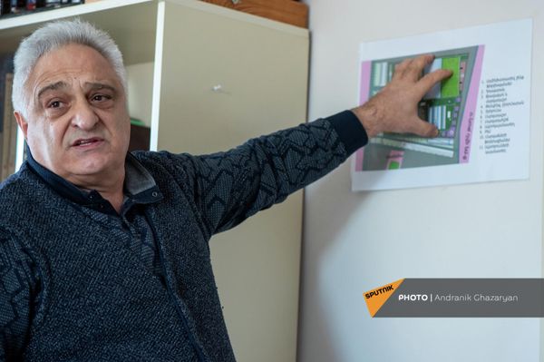 Հրանտ Պետրոսյանը ցույց է տալիս Գյումրի Սպորտ Սիթի մարզական քաղաքը Հրանտ Պետրոսյանը ցույց է տալիս Գյումրի Սպորտ Սիթի մարզական քաղաքը - Sputnik Արմենիա