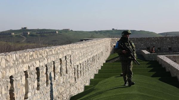 Российские миротворцы сопровождают паломников в монастырский комплекс Амарас - Sputnik Армения