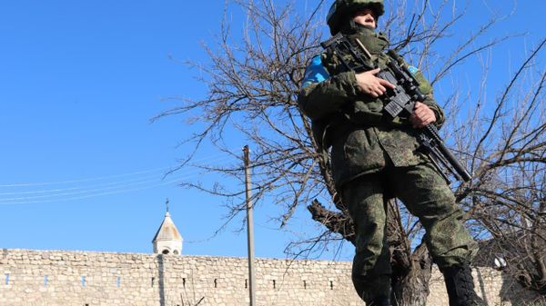 Российские миротворцы сопровождают паломников в монастырский комплекс Амарас - Sputnik Армения