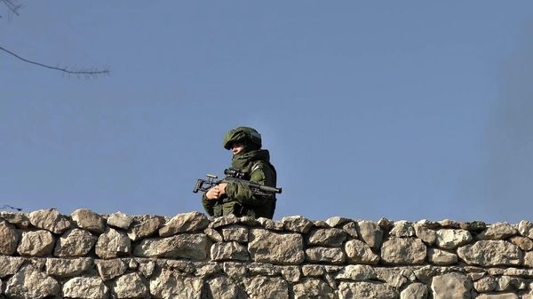 При содействии российских миротворцев церковную службу в монастыре Амарас посетили студенты из Нагорного Карабаха - Sputnik Армения