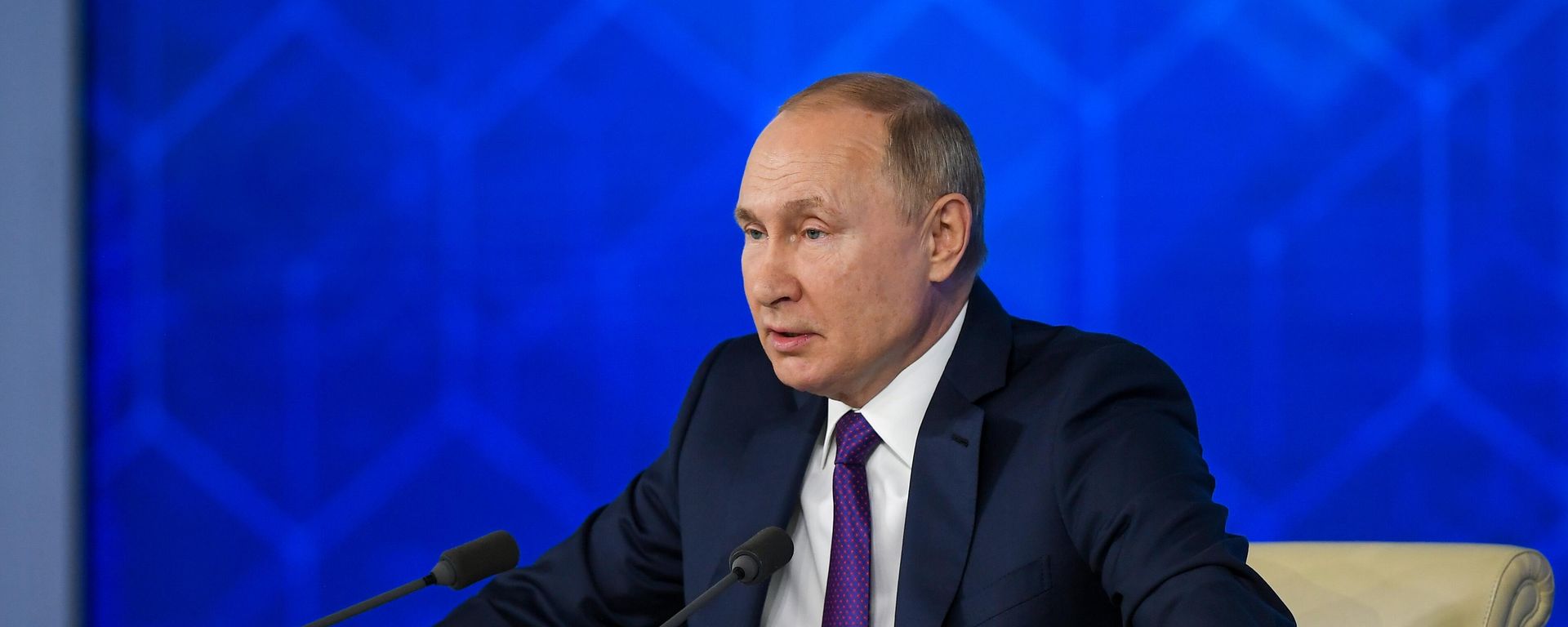 Владимир Путин во время большой пресс-конференции - Sputnik Армения, 1920, 23.12.2021