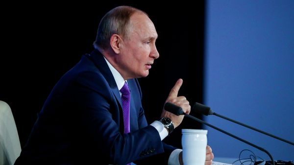 Владимир Путин во время большой пресс-конференции - Sputnik Армения