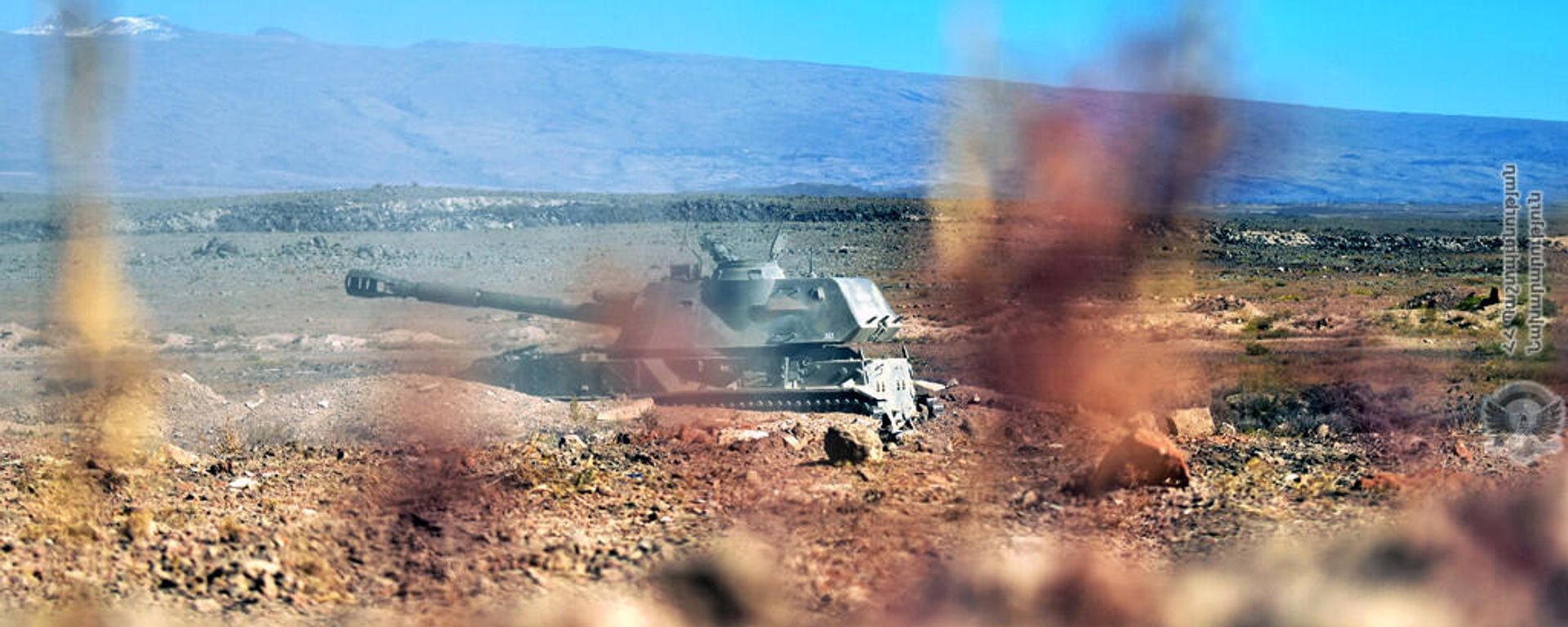Военнослужащие артиллерийских подразделений во время профессиональных учений - Sputnik Армения, 1920, 23.12.2021