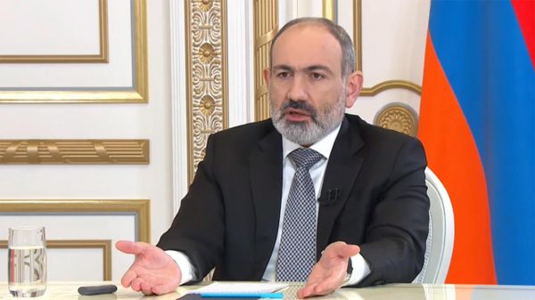 Премьер-министр Никол Пашинян отвечает на вопросы СМИ в прямом эфире - Sputnik Армения