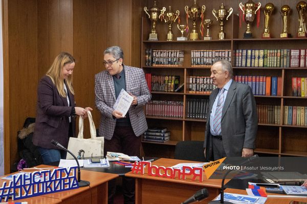 Открытие штаб-квартиры участников международной волонтерской программы Послы русского языка в мире на базе Российско-Армянского университета (25 декабря 2021). Еревaн - Sputnik Армения