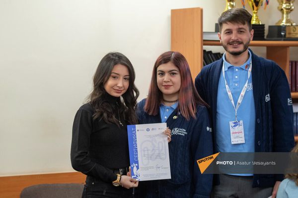 Открытие штаб-квартиры участников международной волонтерской программы Послы русского языка в мире на базе Российско-Армянского университета (25 декабря 2021). Еревaн - Sputnik Армения