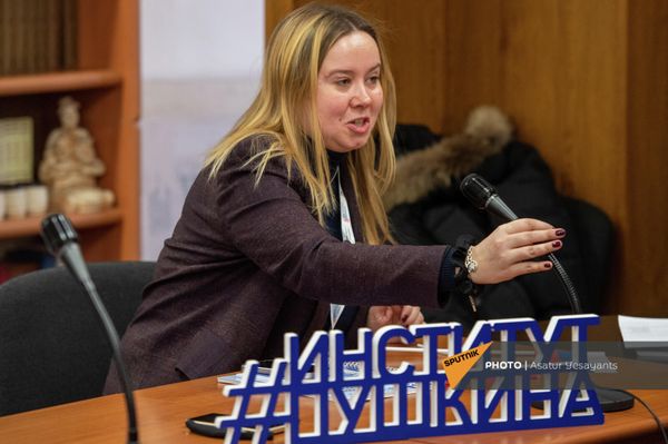 Открытие штаб-квартиры участников международной волонтерской программы Послы русского языка в мире на базе Российско-Армянского университета (25 декабря 2021). Еревaн - Sputnik Армения