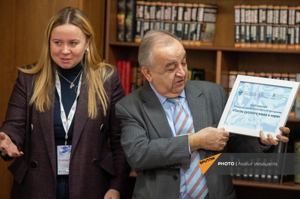 Открытие штаб-квартиры участников международной волонтерской программы Послы русского языка в мире на базе Российско-Армянского университета (25 декабря 2021). Еревaн - Sputnik Армения