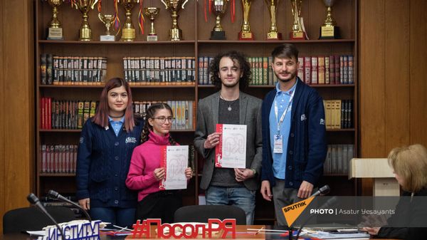 Открытие штаб-квартиры участников международной волонтерской программы Послы русского языка в мире на базе Российско-Армянского университета (25 декабря 2021). Еревaн - Sputnik Армения