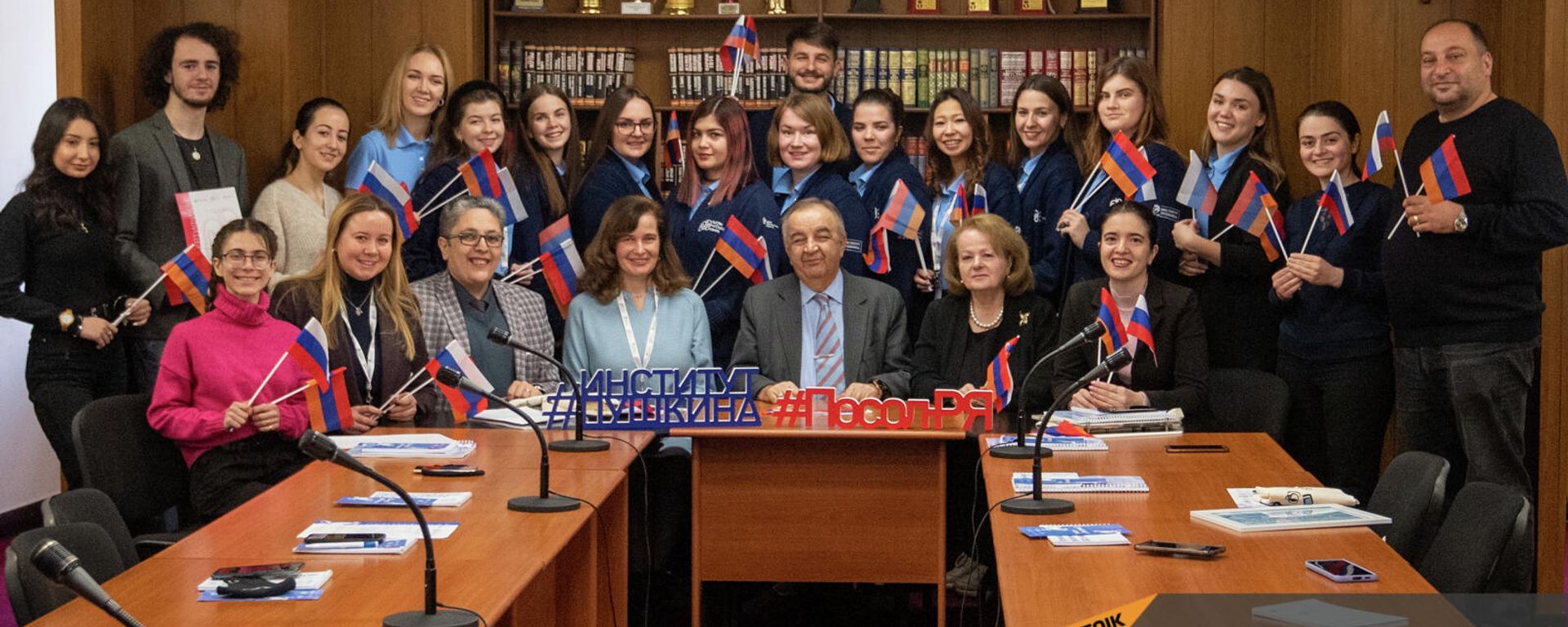Ռուս-հայկական համալսարանի բազայի վրա բացվել է «Ռուսաց լեզվի դեսպաններն աշխարհում» կամավորական միջազգային ծրագրի մասնակիցների կենտրոնակայանը (25 դեկտեմբերի, 2021թ)․ Երևան - Sputnik Արմենիա, 1920, 25.12.2021