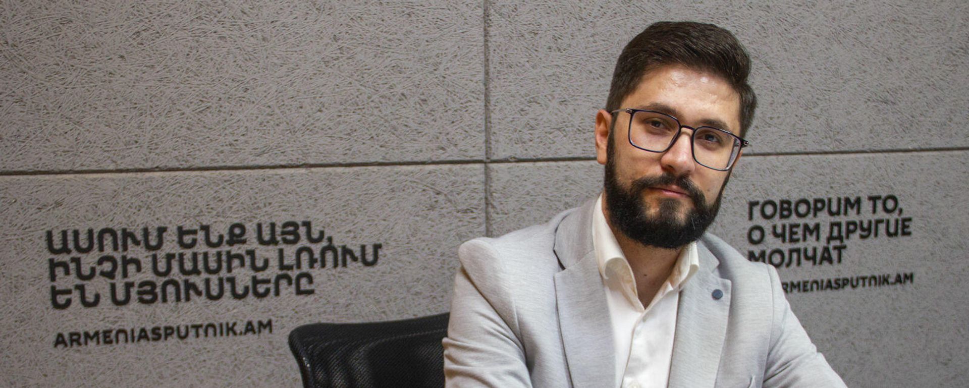 Մաթևոսյան. Փաշինյանը մերժեց արժանապատիվ խաղաղության մոդելը` տապալելով բանակցային գործընթացը  - Sputnik Արմենիա, 1920, 26.12.2021