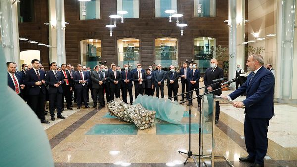 Премьер-министр Никол Пашинян принял участие в новогоднем приеме в Центральном банке (27 декабря 2021). Ереван - Sputnik Армения