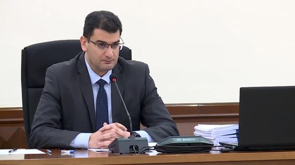 Мэр Еревана Грачья Саркисян на заседании Совета старейшин (28 декабря 2021). Еревaн - Sputnik Армения
