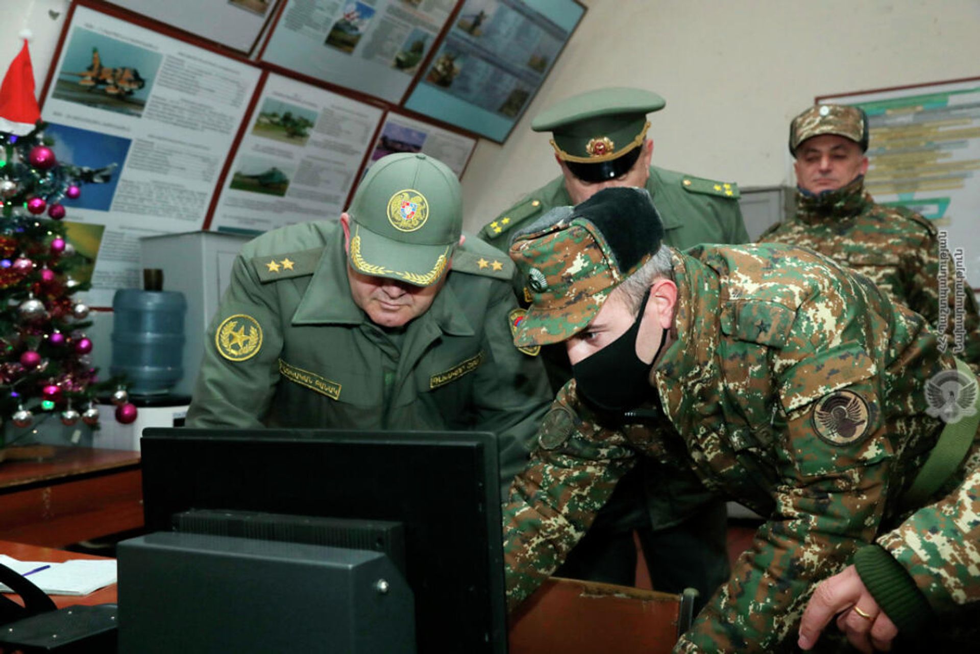 Начальник Генштаба ВС генерал-лейтенант Артак Давтян посетил одну из воинских частей ПВО  - Sputnik Արմենիա, 1920, 28.12.2021