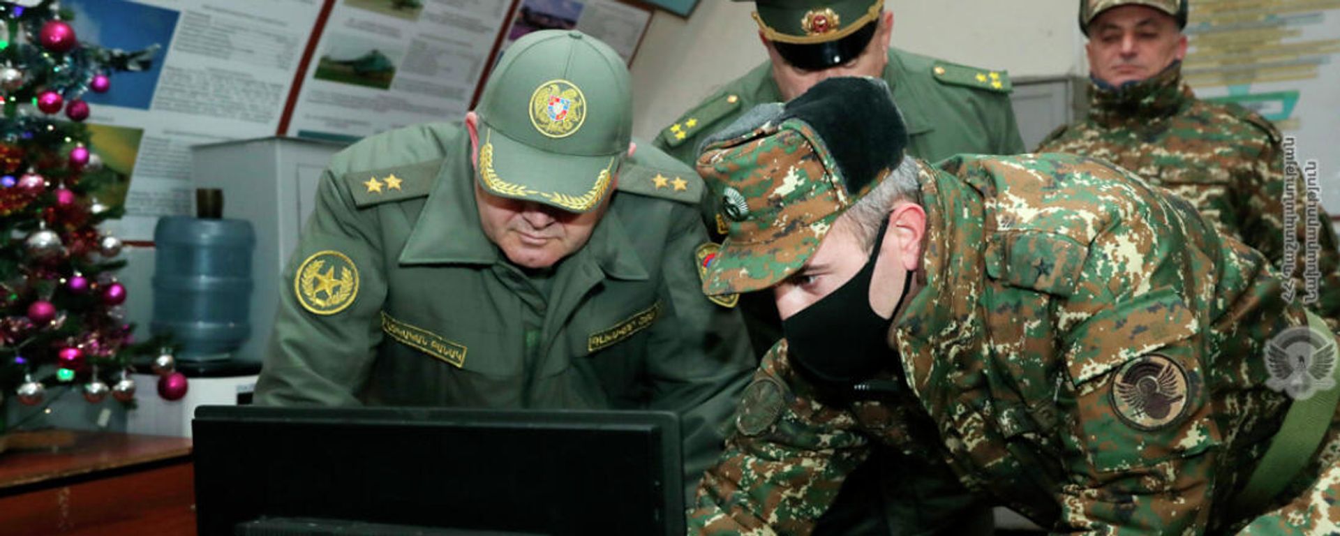 Начальник Генштаба ВС генерал-лейтенант Артак Давтян посетил одну из воинских частей ПВО  - Sputnik Армения, 1920, 28.12.2021