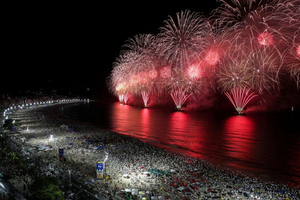 Фейерверк над пляжем Копакабана во время празднования Нового года в Рио-де-Жанейро, Бразилия - Sputnik Армения
