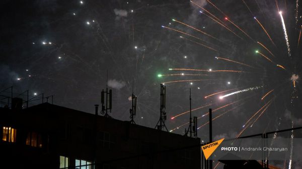 Праздничный фейерверк во время открытия Yerevan Skate park (15 ноября 2021). Еревaн - Sputnik Армения