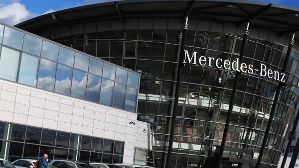 Автосалон Mercedes-Benz  - Sputnik Армения