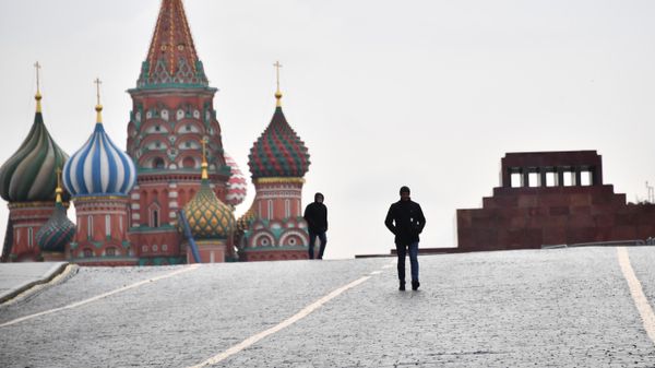 Покровский собор (храм Василия Блаженного) и мавзолей В. И. Ленина на Красной площади в Москве. - Sputnik Армения