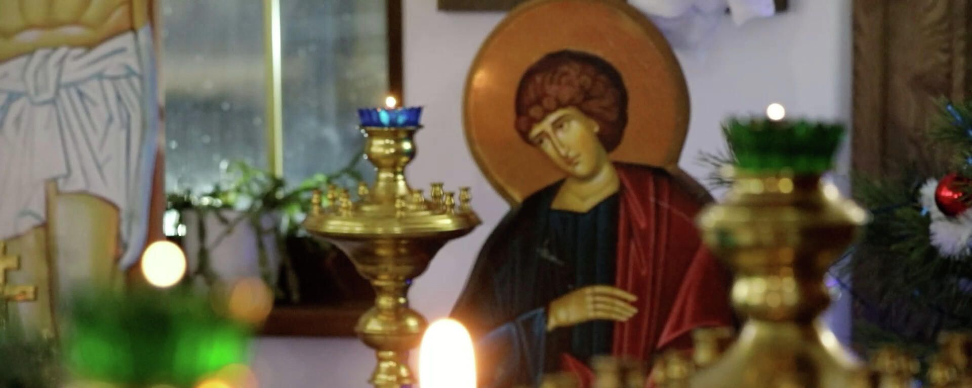 Впервые за 100 лет на территории Нагорного Карабаха состоялось праздничное христианское Рождество Христово с участием российских миротворцев - Sputnik Армения, 1920, 07.01.2022